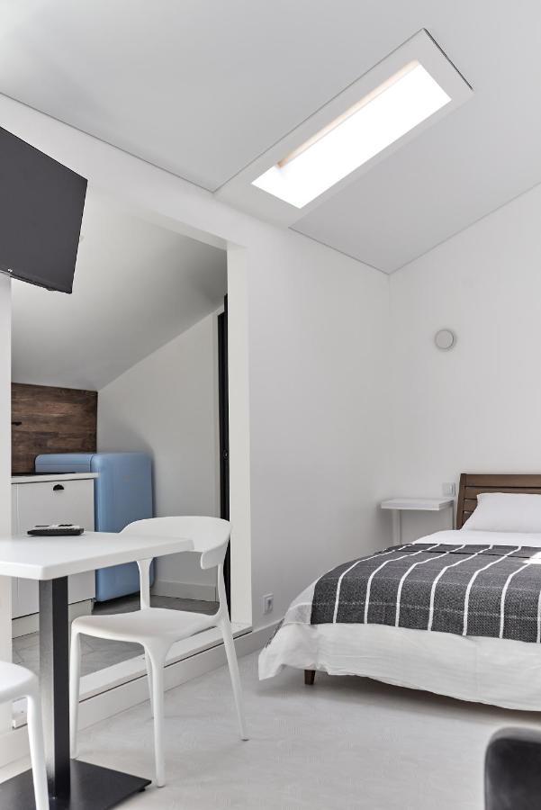 White Door Apartments Mansard Heart Of Odessa 2 Экстерьер фото