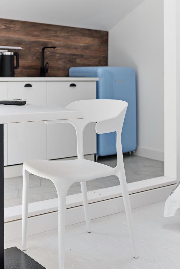 White Door Apartments Mansard Heart Of Odessa 2 Экстерьер фото
